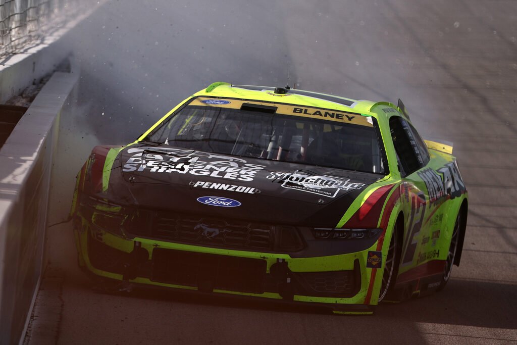 NASCAR Cup: Kyle Larson volvió al triunfo en Gateway luego de 51 carreras 2 Blaney ya pegó contra el paredón luego de tener un problema con sus frenos