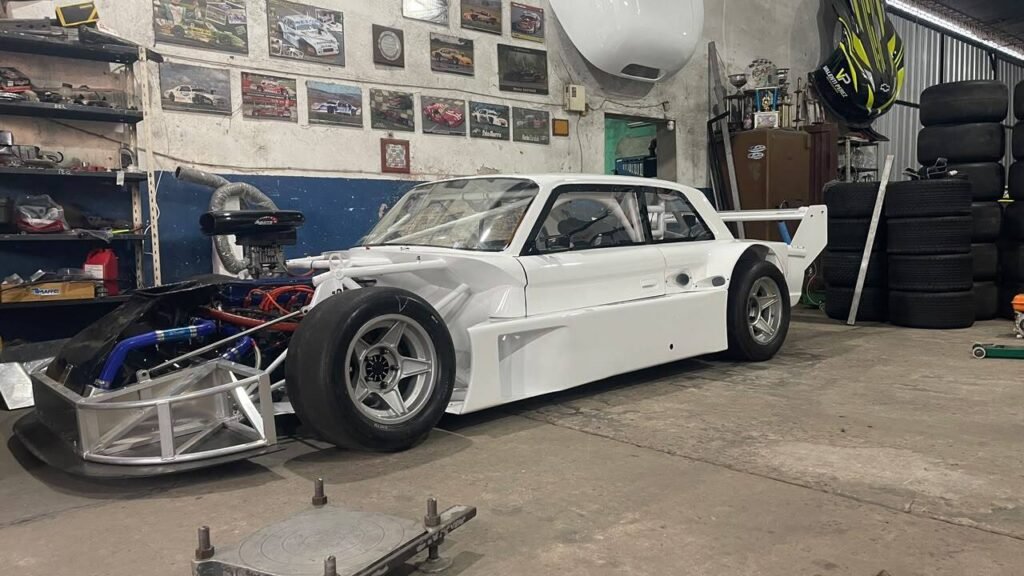 El auto de Sebastián Sxe en el taller