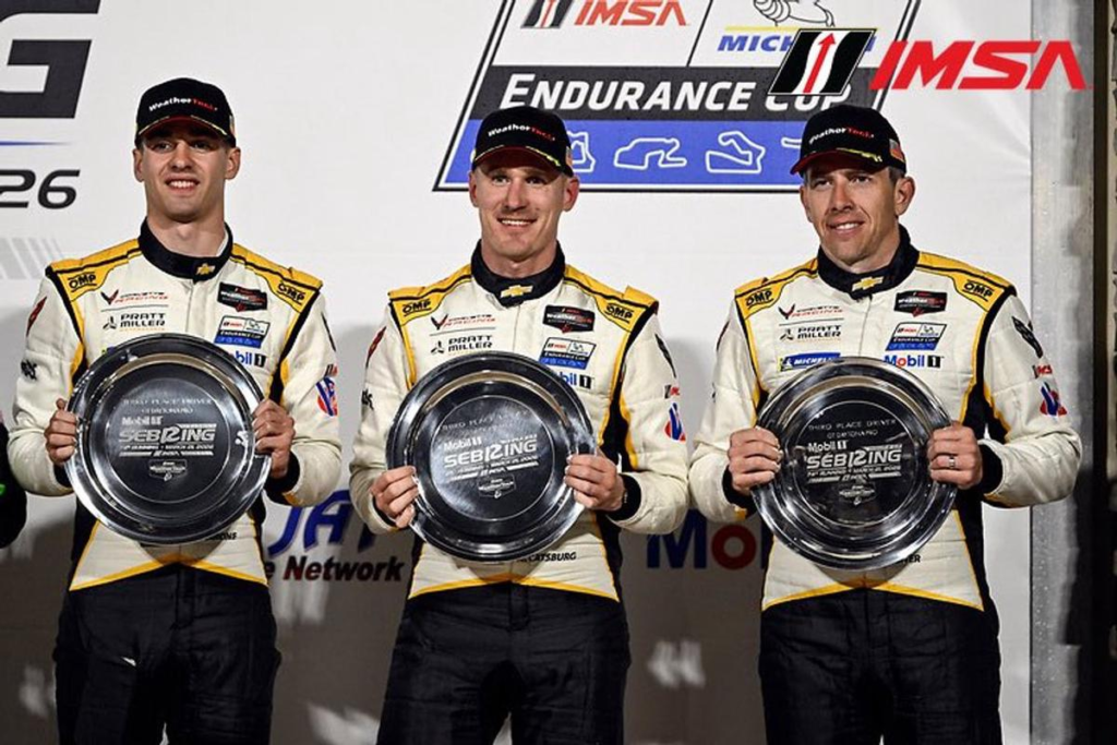 Nicolás Varrone en el podio de IMSA, donde corrió a principios de años