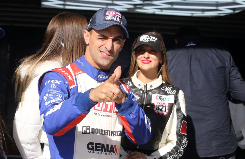 Canapino sigue firme en la punta del campeonato de la Clase 3 4 Facundo Chapur está a 56 puntos del líder del campeonato de la Clase 3