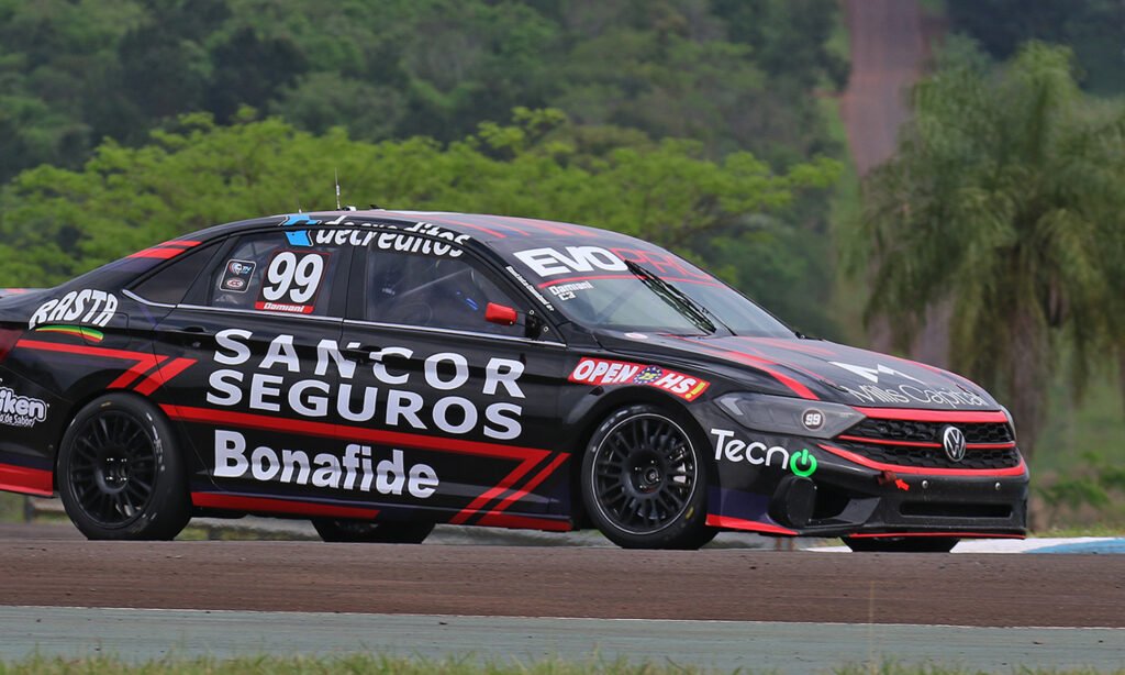Canapino sigue firme en la punta del campeonato de la Clase 3 6 Damiani es otro de los que matemáticamente conservan chances de pelear por en el campeonato de la clase 3