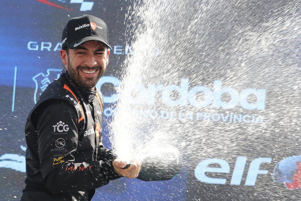 Canapino sigue firme en la punta del campeonato de la Clase 3 3 Julián Santero marcha segundo en el campeonato de la clase 3