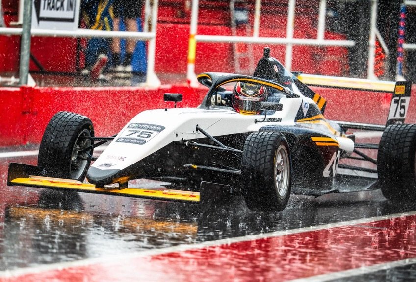 Pilotos argentinos en el exterior: Podios de Bainotti y Debut en la F4 Italiana 3 Joaquín Pagola fue uno de los pilotos argentinos en el exterior que corrieron este fin de semana