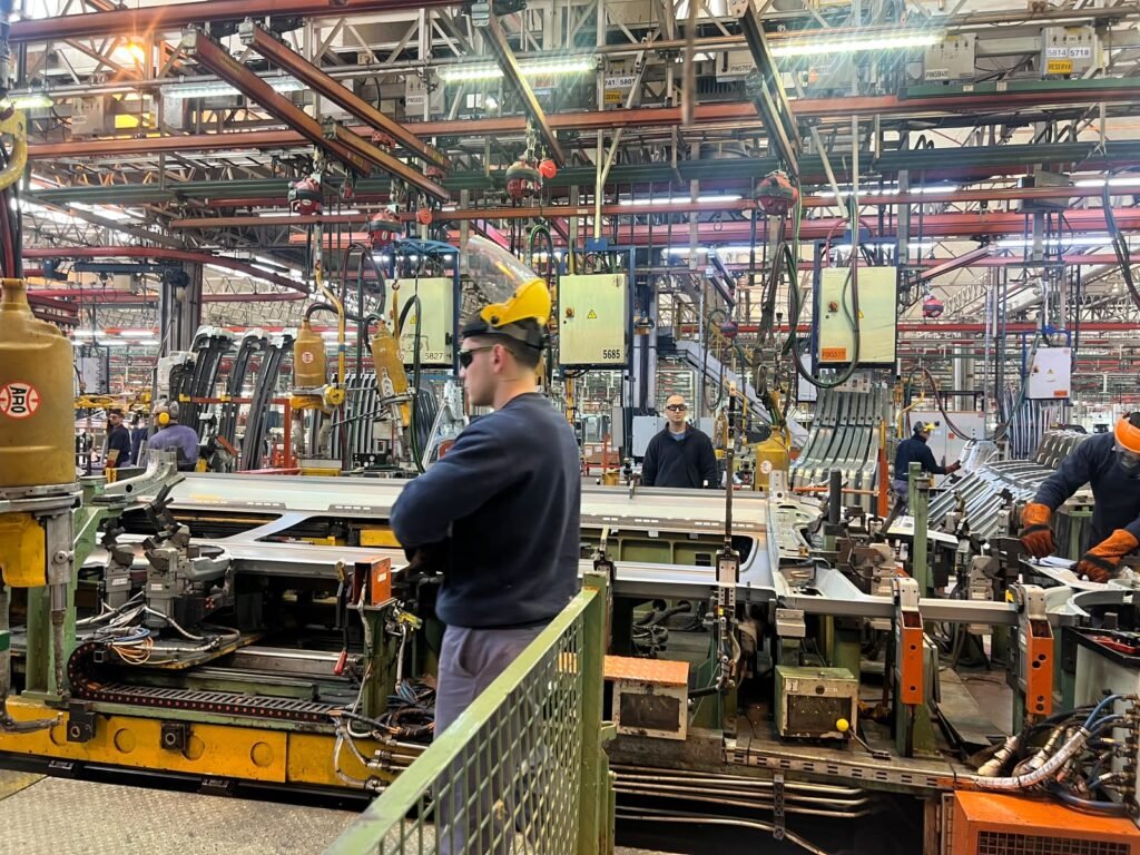 Mercedes-Benz apuesta por el automovilismo y la industria nacional 9 El interior de la planta de Mercedes-Benz de Virrey del Pino