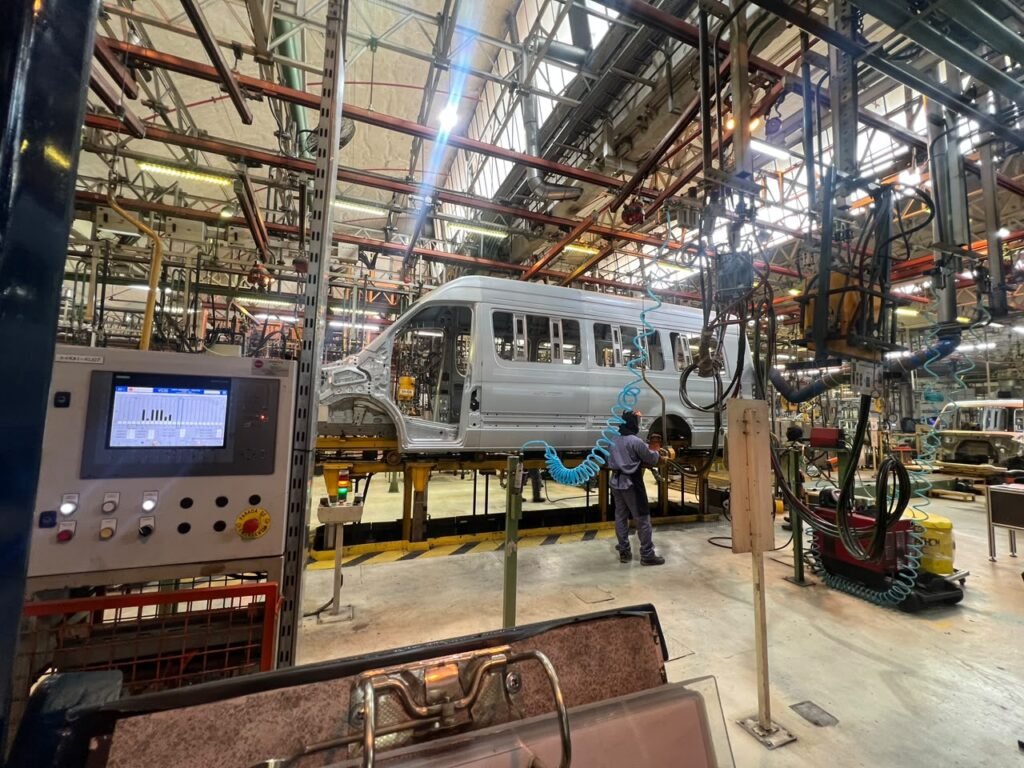 Mercedes-Benz apuesta por el automovilismo y la industria nacional 8 El interior de la planta de Mercedes-Benz de Virrey del Pino