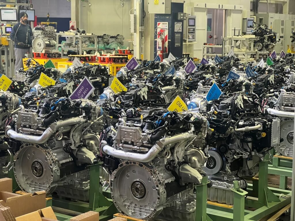 Mercedes-Benz apuesta por el automovilismo y la industria nacional 6 El interior de la planta de Mercedes-Benz de Virrey del Pino