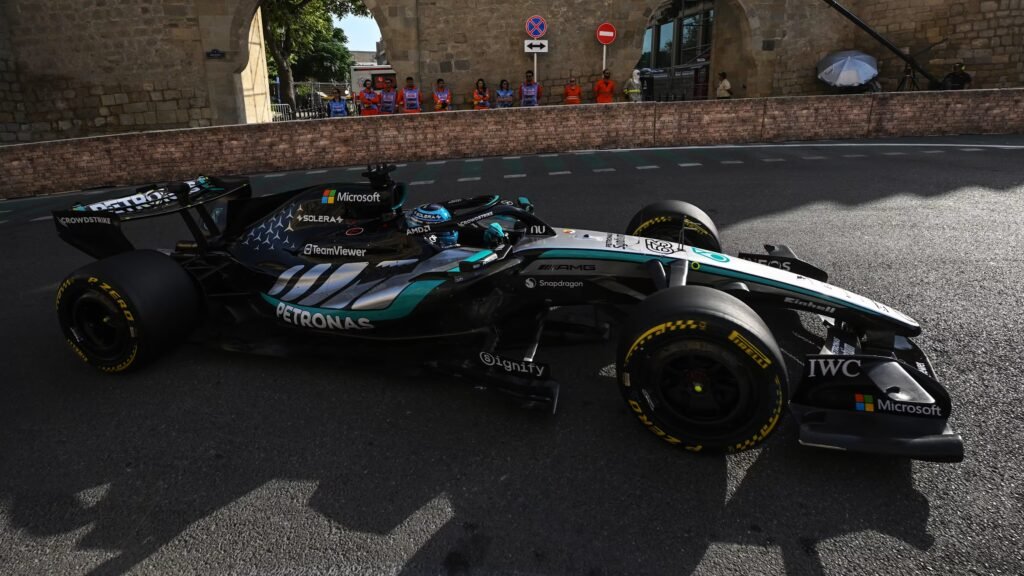 Russell en las calles de Baku durante el entrenamiento del GP de Azerbaiyan