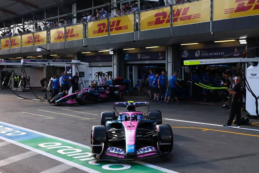 GP de Azerbaiyán: Colapinto décimo, pole de George Russell 3 Franco Colapinto sale de los boxes en la clasificación del GP de Azerbaiyán