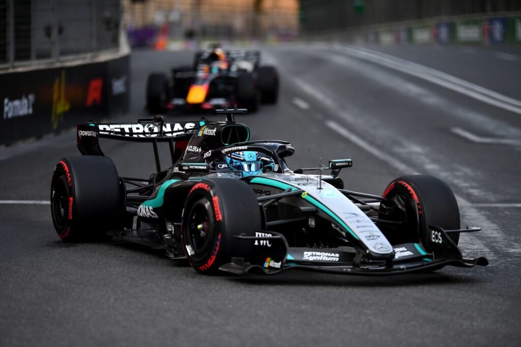 GP de Azerbaiyán: Victoria de Russell. Primer abandono del año para Colapinto 4 Russell asediado por Verstappen en el final del GP de Azerbaiyan