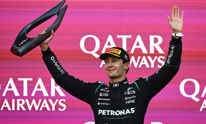 GP de Azerbaiyán: Victoria de Russell. Primer abandono del año para Colapinto 1 Russell celebra en el podio del GP de Azerbaiyán