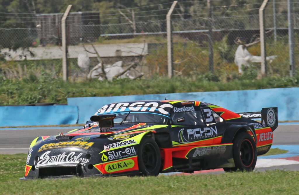Gran Premio Chicharra: González y Newing los polemans de la fecha doble 2 Gonzalo Gonzalez hizo la pole para la carrera de la fecha 8 del Turismo 4000 Argentino en el Gran Premio Chicharra