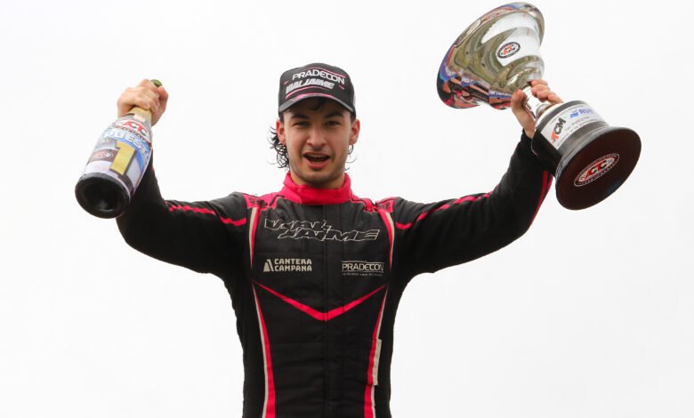 Nicolás Jaime ganó en Rosario y se quedó con la Etapa Regular del TC Mouras 1 Nico Jaime celebra en el podio la victoria en el TC Mouras