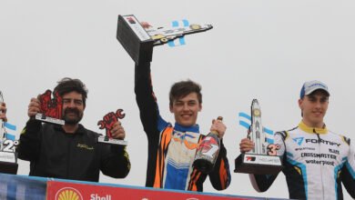 Traverso y Galeano, los ganadores de la fecha 9 de la Fórmula 3 Metropolitana 6 Galeano celebra en el podio de la fecha 9 de la Fórmula 3 Metropolitana