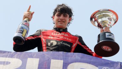 Bautista Roqueta se quedó con todo en Rosario y logró su primera victoria en el TC Pista Mouras 3 Roqueta celebra la victoria en la final del TC Pista Mouras en Rosario