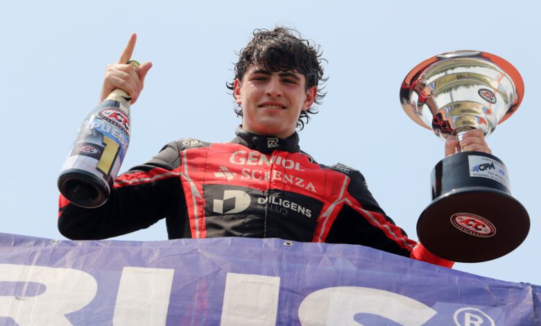 Bautista Roqueta se quedó con todo en Rosario y logró su primera victoria en el TC Pista Mouras 1 Roqueta celebra la victoria en la final del TC Pista Mouras en Rosario