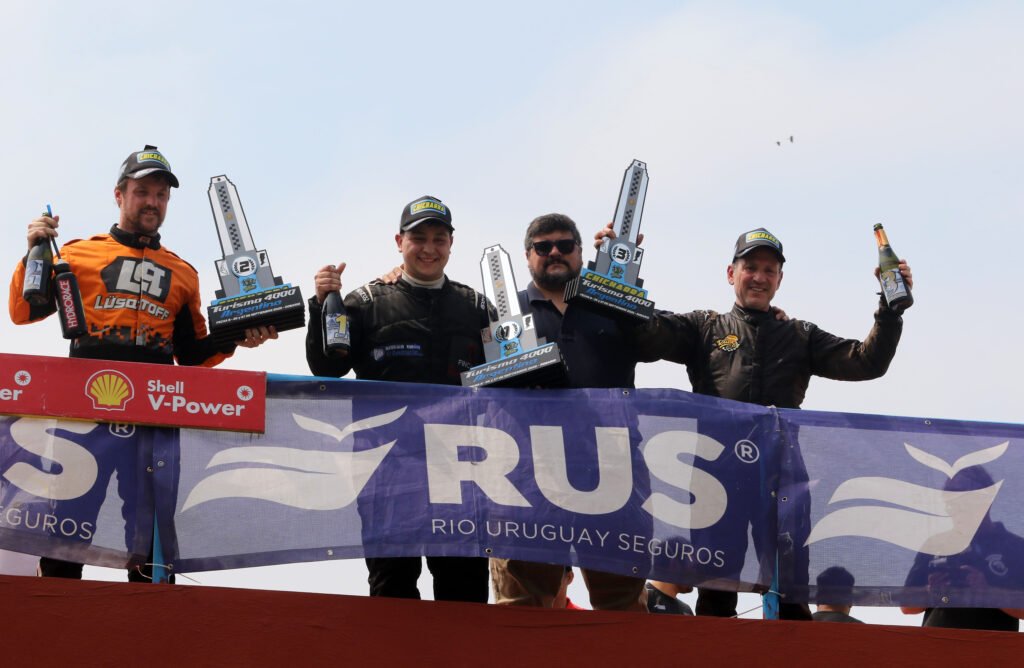 Gran Premio Chicharra: Villamayor y Newing se llevaron sendos triunfos 2 El podio de la fecha 8 en el Gran Premio Chicharra del Turismo 4000