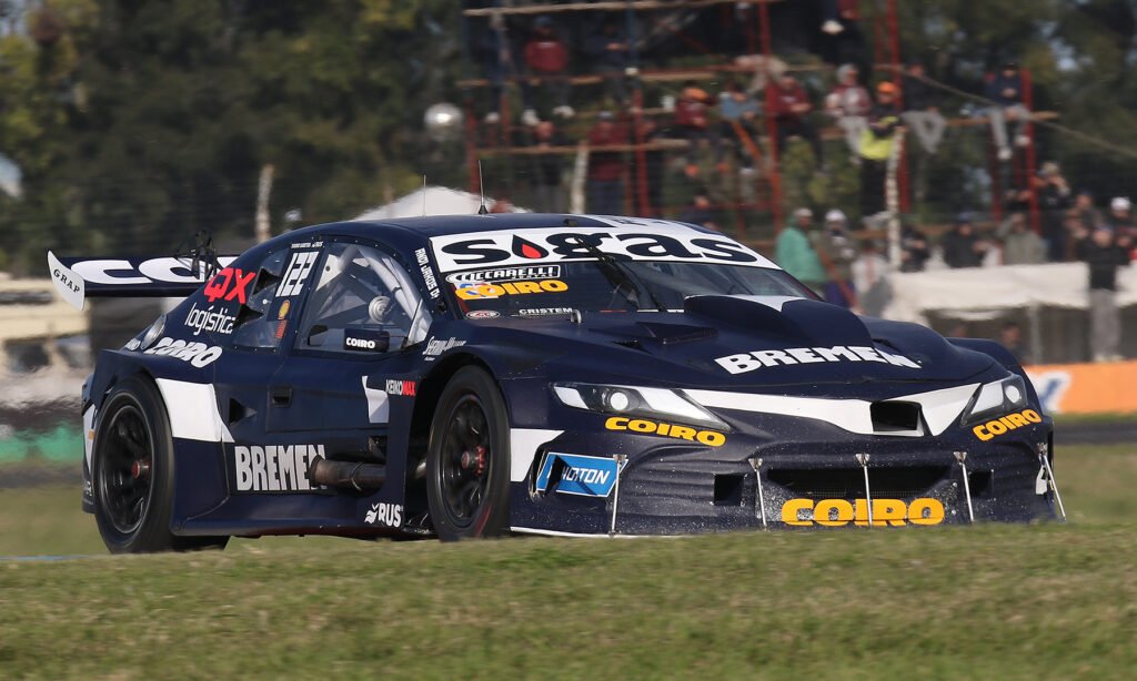 Andy Jakos, con otro Camrt, también fue parte de los ensayos del TC