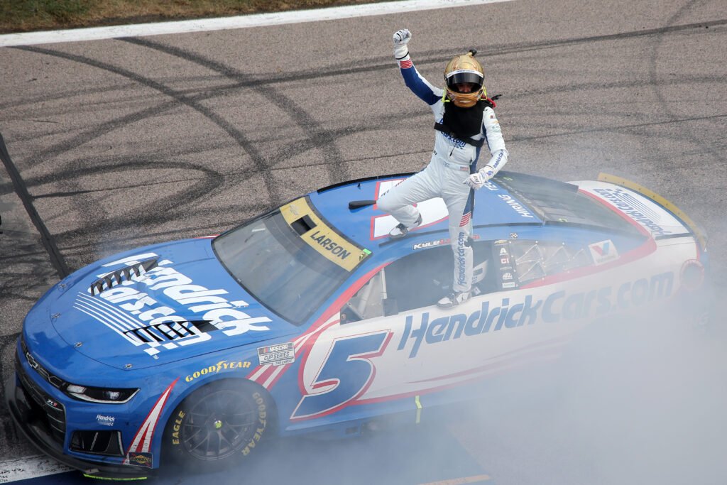 NASCAR Cup: Dominio absoluto de Kyle Larson en Kansas 3 larson kansas 6