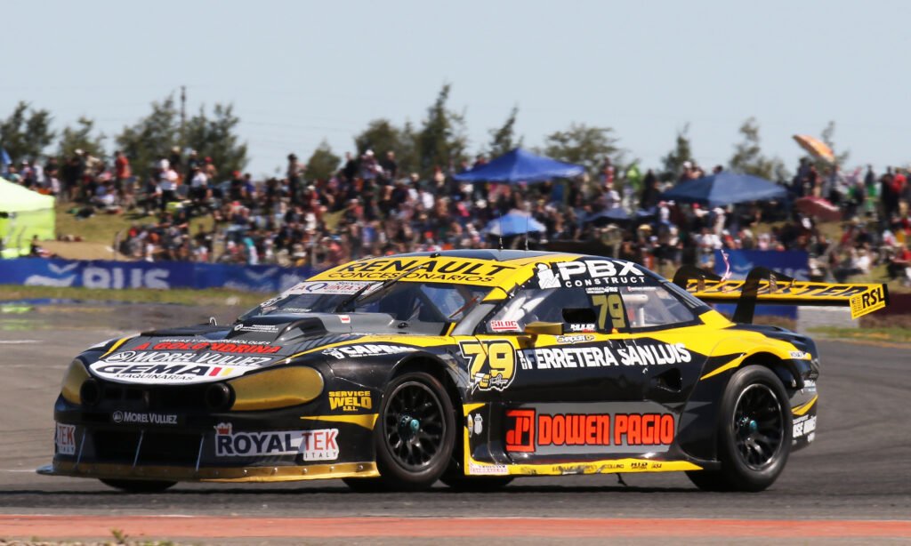 Chapur marcha en su Torino durante la final del TC en San Nicolás