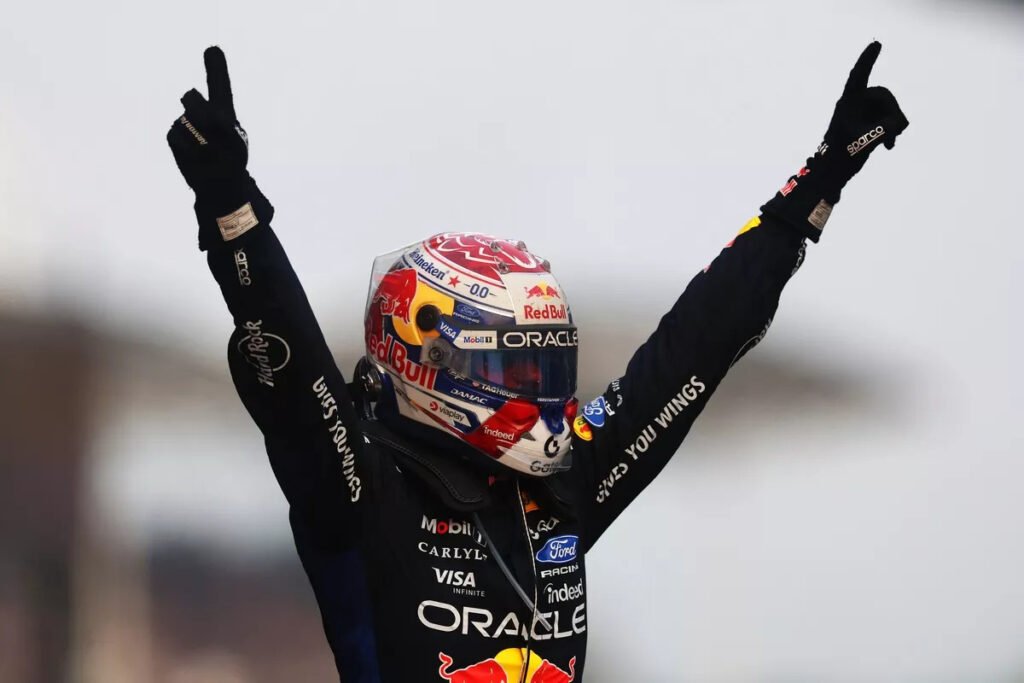 Verstappen celebra la victoria en el GP de Bahrein