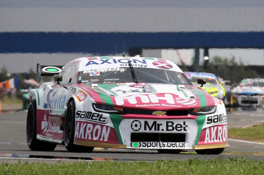 El campeón, Agustín Canapino, con su Chevrolet Camaro