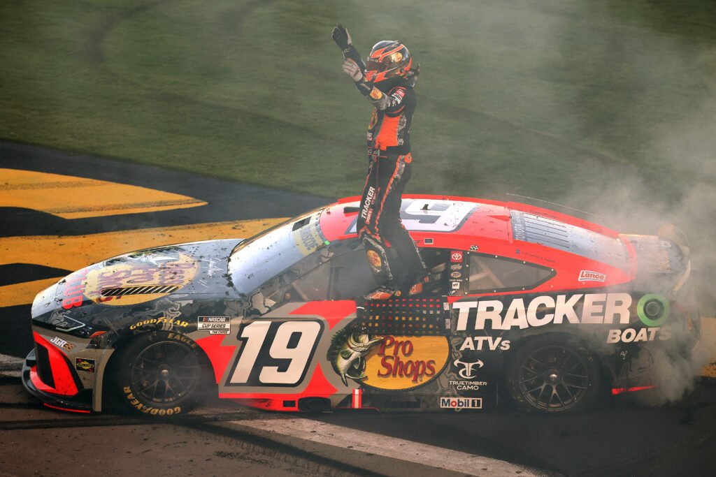 Briscoe festeja la victoria en NASCAR Cup en Las Vegas