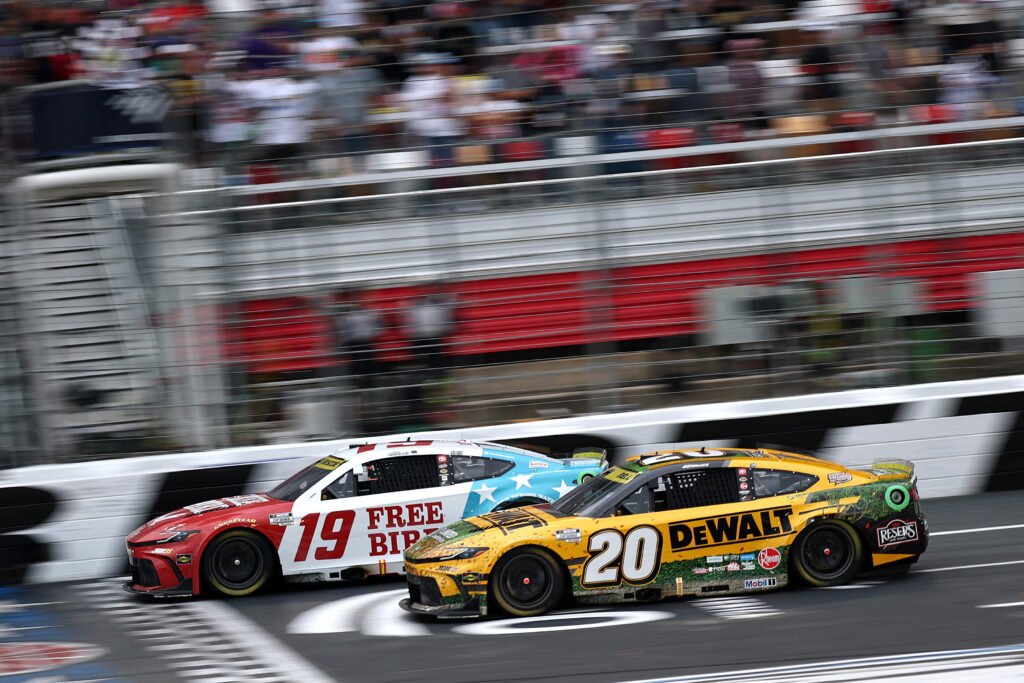Chase Briscoe cruza la meta con un mínimo margen de dierencia sobre Bell