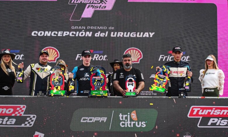 Turismo Pista en Concepción: Cortina y Spinella triunfaron en las Clase 1 y 2 1 El podio de la Clase 2 del Turismo Pista en Concepción del Uruguay
