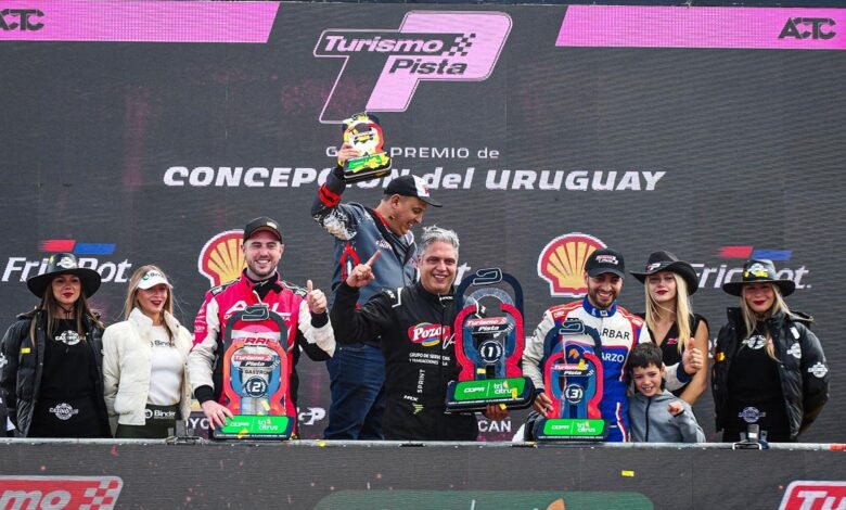 El podio de la Clase 3 del Turismo Pista