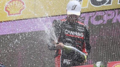 Canapino celebra la victoria en la fecha 10 de las TC Pick Up