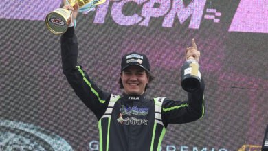 Arrías celebra la victoria en la 10ª fecha del TC Pista Mouras