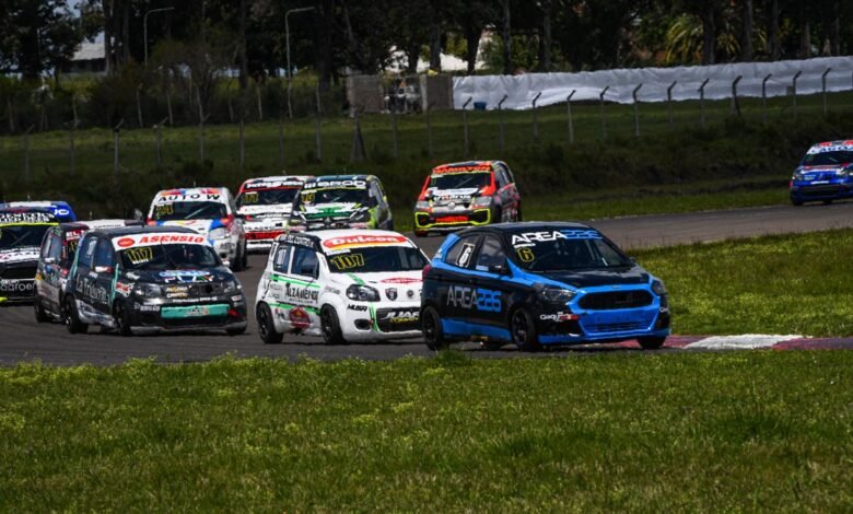 Clase 2 del Turismo Pista: Cambio de líder y todo por definir 1 El torneo de la Clase 2 del Turismo Pista se define en Rafaela