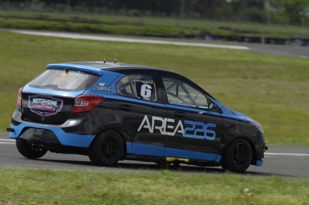 Clase 2 del Turismo Pista: Cambio de líder y todo por definir 5 Spinella es cuarto en el torneo de la Clase 2 del Turismo Pista