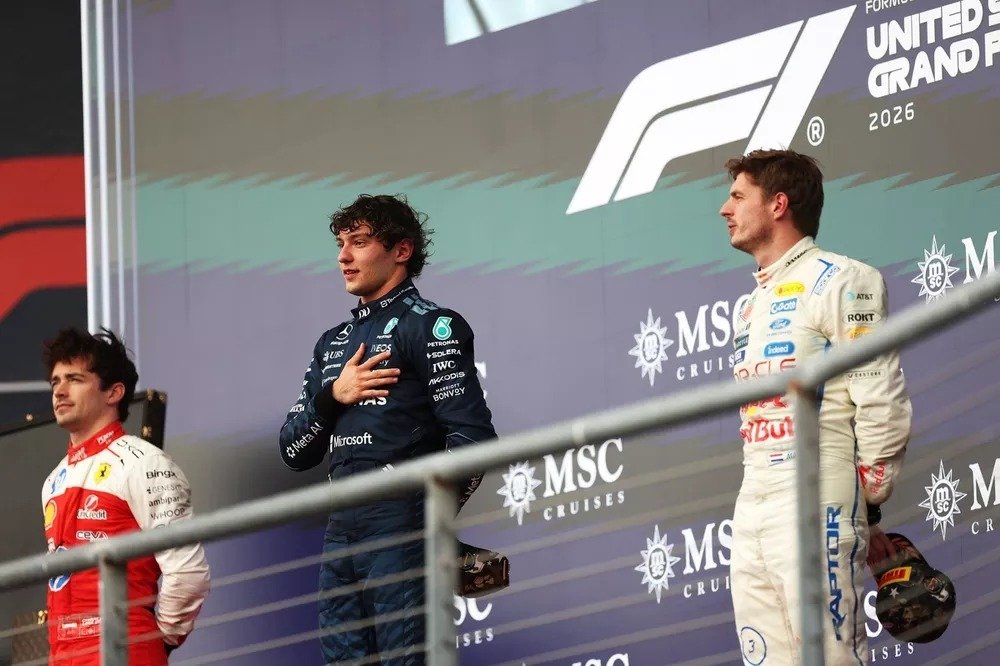 Colapinto abandonó en Austin y Antonelli quedó a un paso del título 3 El podio de Austin, con Antonelli, Verstappen y Leclerc