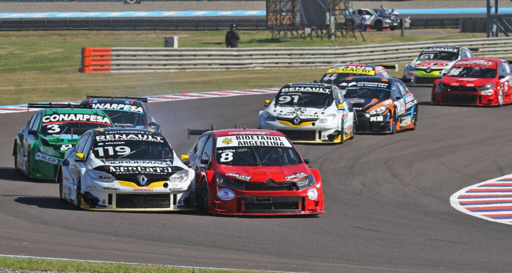 "La Carrera de Todos": El Turismo Pista y el Turismo Carretera 2000 presentaron su gran final 6 El Turismo Pista y el Turismo Carretera 2000 presentaron la final