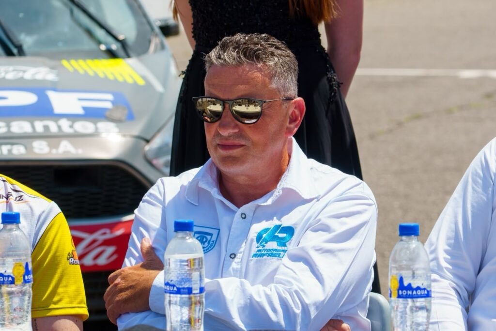 "La Carrera de Todos": El Turismo Pista y el Turismo Carretera 2000 presentaron su gran final 3 El Turismo Pista y el Turismo Carretera 2000 presentaron la final