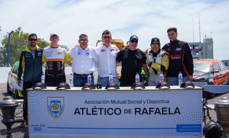 "La Carrera de Todos": El Turismo Pista y el Turismo Carretera 2000 presentaron su gran final 1 El Turismo Pista y el Turismo Carretera 2000 presentaron la final